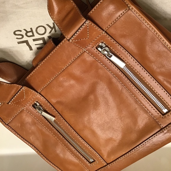 MICHAEL KORS LEATHER LARGE MESSENGER SATCHEL - Picture 1 of 16